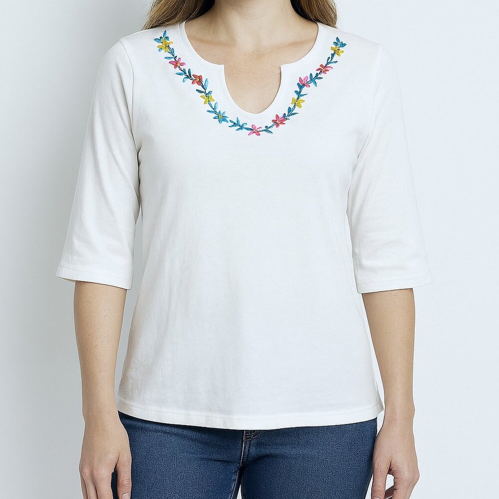 NWT Carol Rose top sz small embroidered flowers